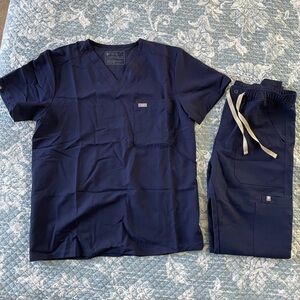 Men’s Figs Scrub Set